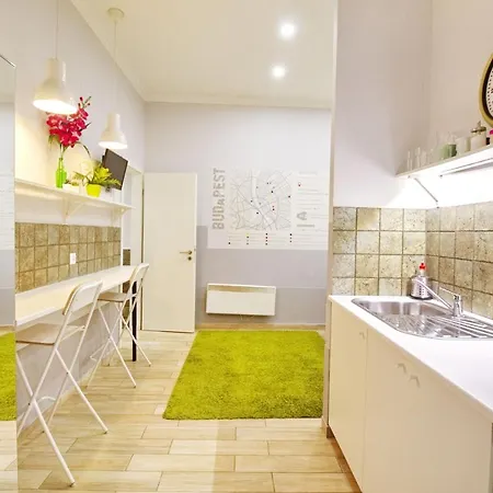 Stop And Go Budapest